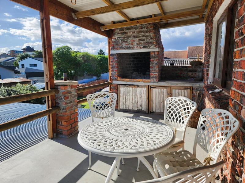 4 Bedroom Property for Sale in De Kelders Western Cape